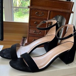 Nice Velvet feel material black strap sandals Size 10
